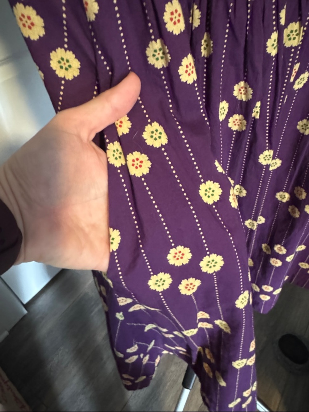 Sleeveless Purple Floral Midi Dress with Yellow Daisy Pattern - Picture 5 of 13
